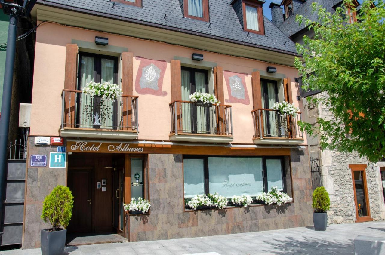Albares Hotel